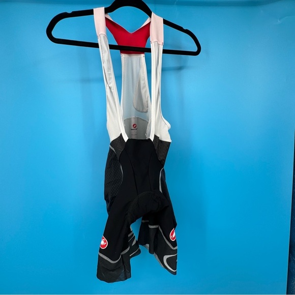 Black and White Athletic Cycling Shorts with Compression Fit - Picture 5 of 10